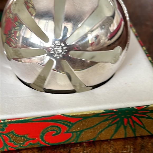 Wallace Silversmiths 1979 Annual Bell - Picture 3 of 4